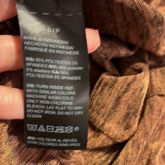 WHBM Bronze Zebra Print Short Sleeve V-Neck T-Shirt Sz S - Picture 6 of 6